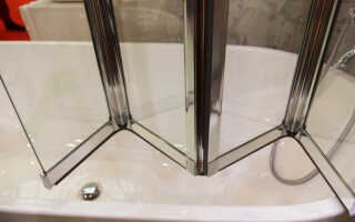 Как выбрать складные шторки для ванной – стекло или пластик