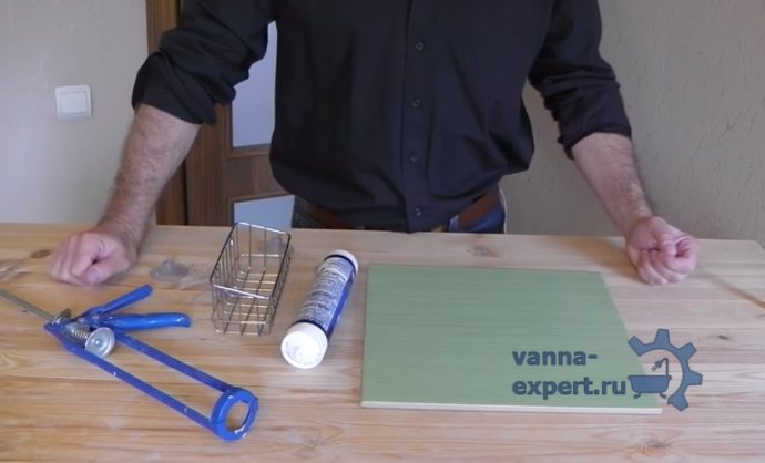 Нужно определиться с местом монтажа, подготовить полку, клей, пистолет, обезжириватель