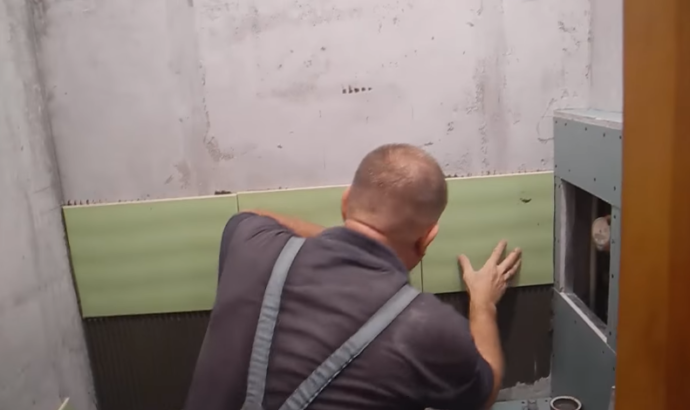 Приклеивание плитки