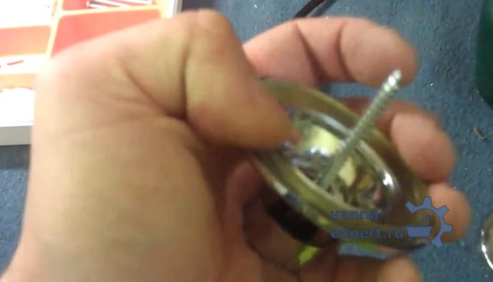 Прикрутите присоску