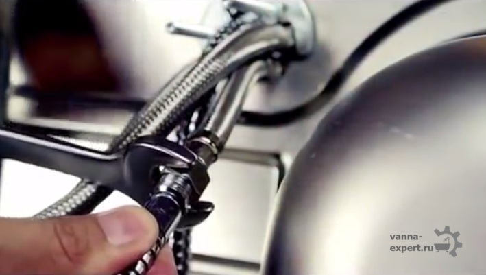 Соедините шланги