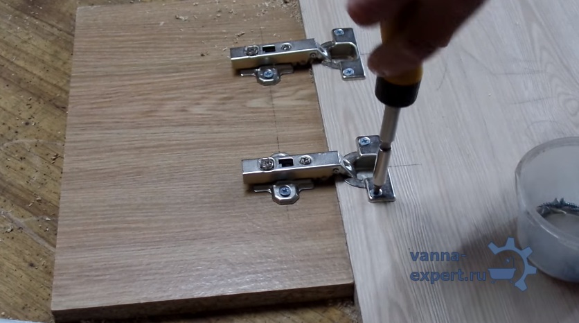Вкручивание саморезов в отверстия