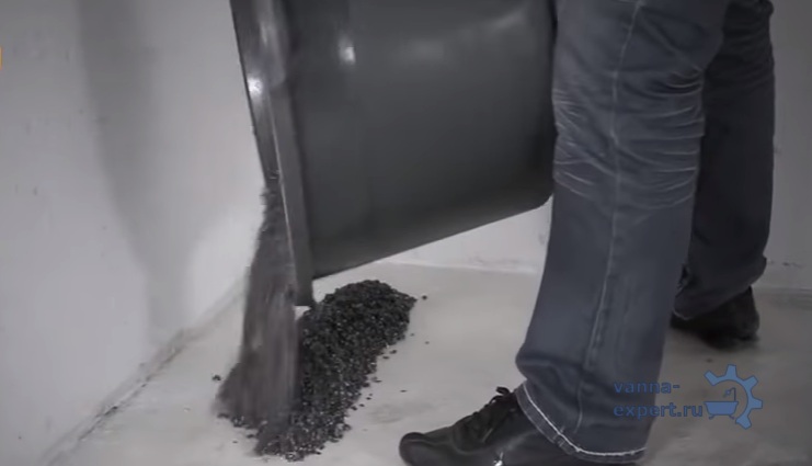 Высыпание смеси на пол