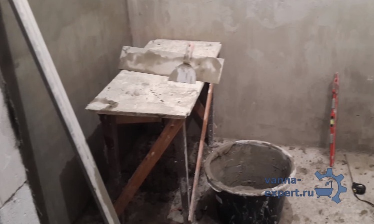 Для выравнивания нужно приготовить емкость, шпатель