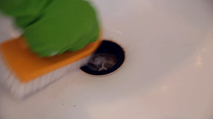 Прочистите отверстие