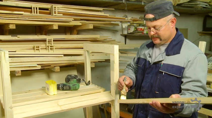 Процесс нанесения клея