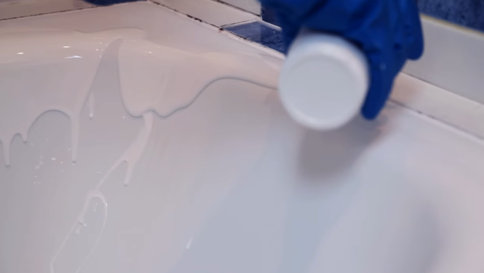 Наливайте акрил на бортики