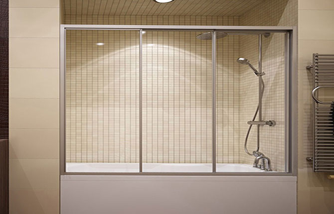 Раздвижные шторки из пластика и стекла в ванную комнату