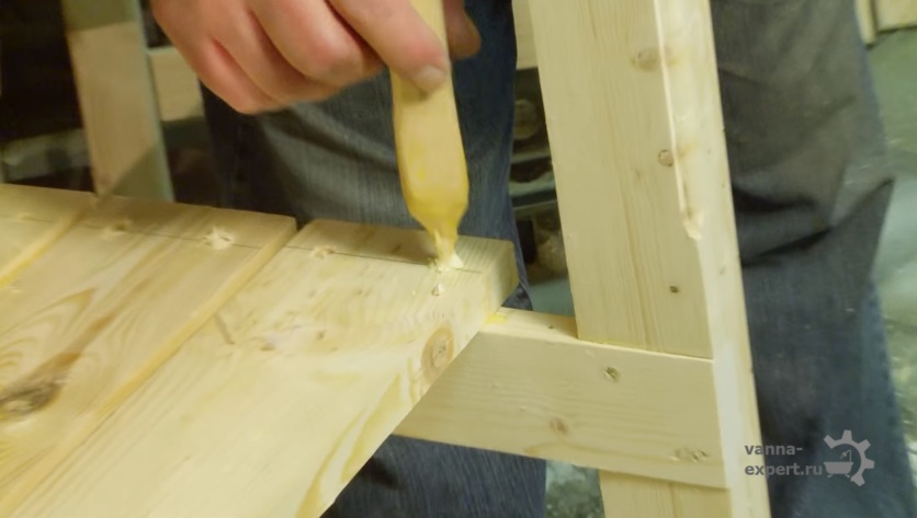 Нанесение клея