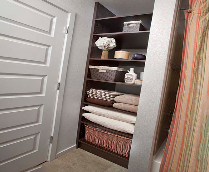 Особенности встроенных шкафов