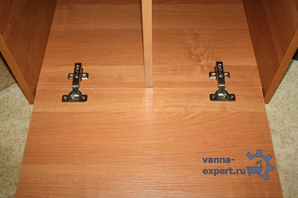 Прикладываем дверь вплотную к торцу