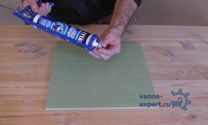 Нанесите силикон