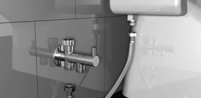 Нужно подключить шланг подачи воды