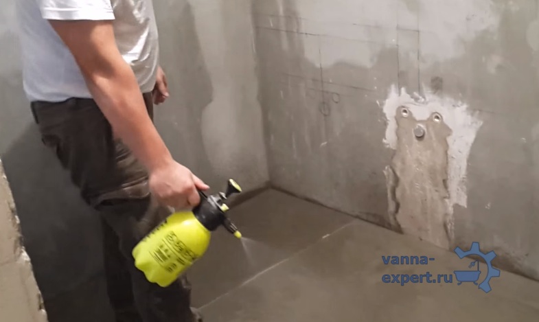 Увлажнение стяжки в период ее высыхания