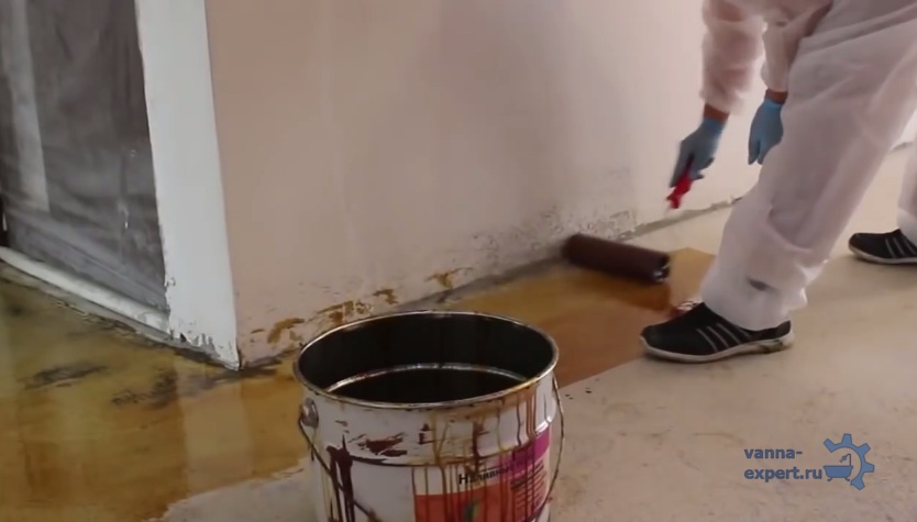 Нанесение праймера валиком