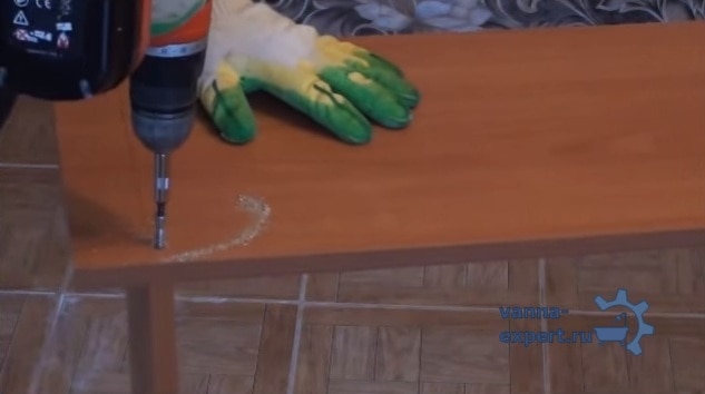 Вкручивание конфирмата