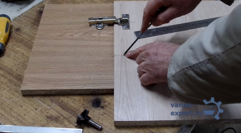 Мастер ставит отметку