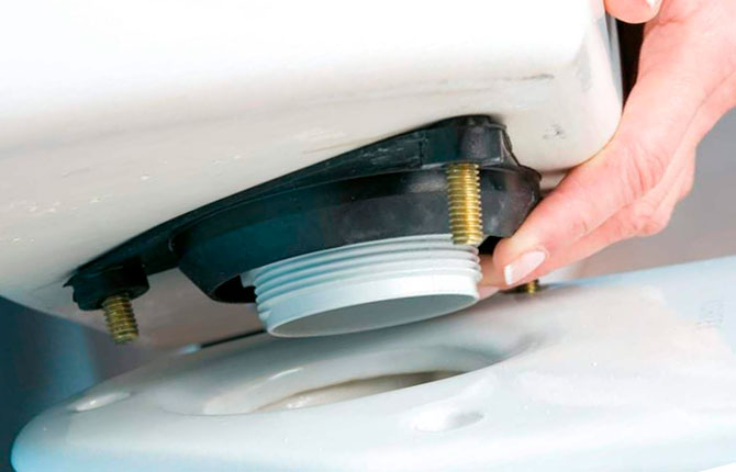 Установка бачка на унитаз