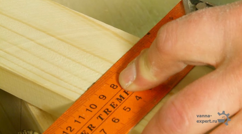 Перед распилом нужно поставить отметки карандашом