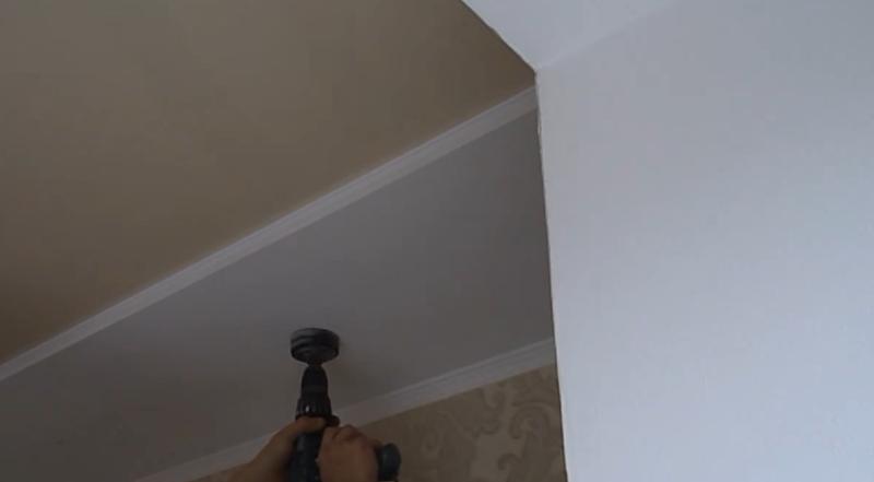 Сверление лучше выполнять на небольших оборотах