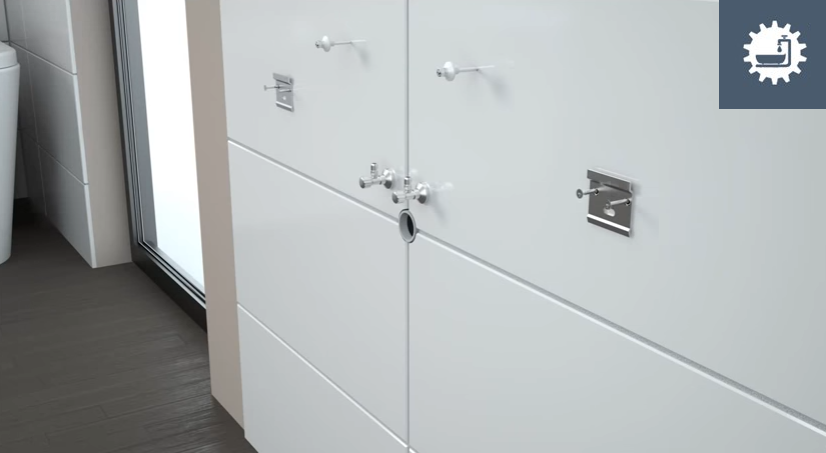 Закрепите кронштейны саморезами