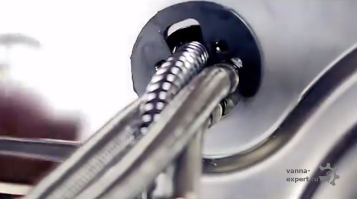 Наденьте резиновую прокладку