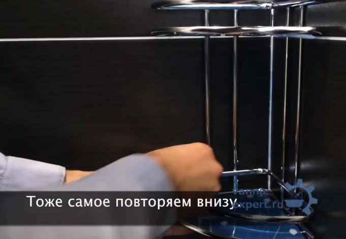 Повторяем действие с нижним вакуумным шурупом