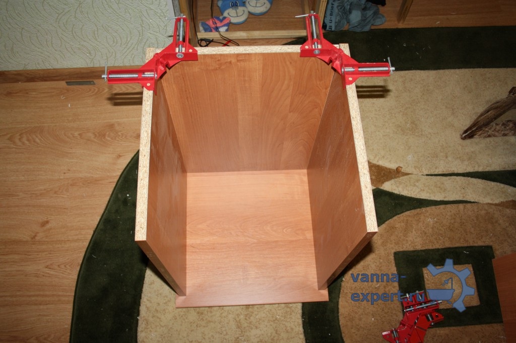 Скрепляем боковые стенки