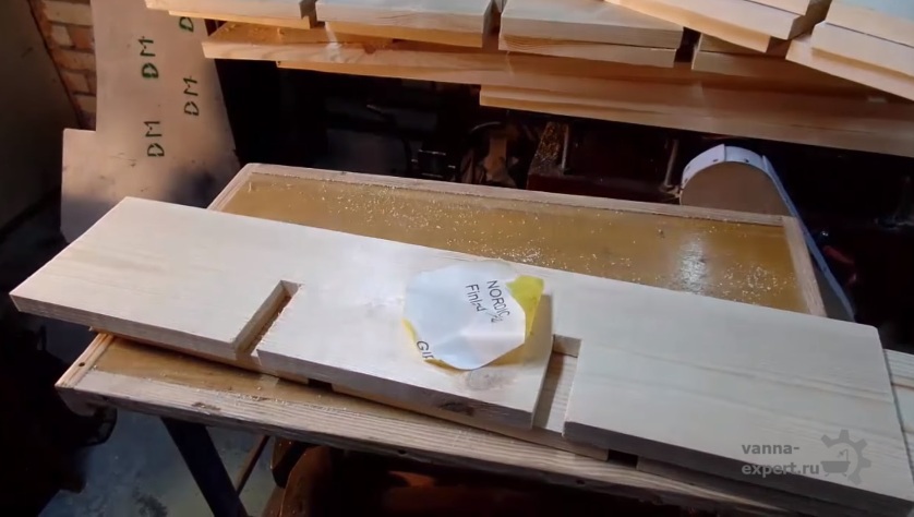 Отшлифуйте шероховатости и следы карандаша