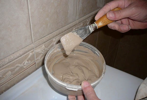 Цементная затирка в разведенном состоянии