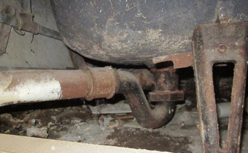 Демонтаж проводят максимально аккуратно