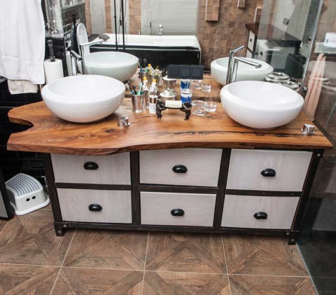 Еще один вариант деревянной столешницы из дерева