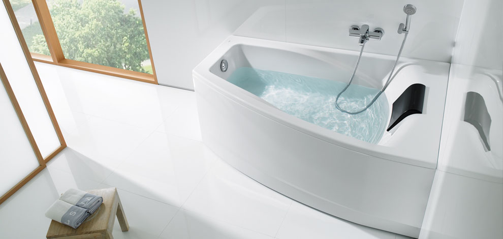 Испанская акриловая ванна Roca