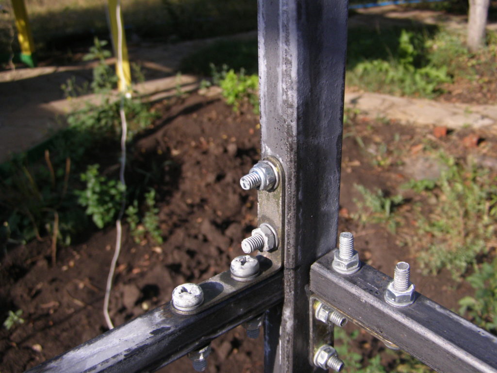 Металлический каркас после обработки преобразователем ржавчины