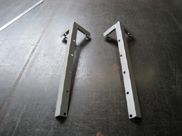 Можно использовать и такие кронштейны