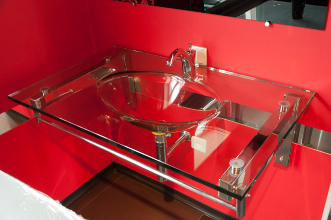 На фото хорошо видно, как закреплен кронштейн