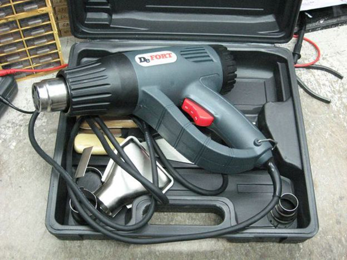 На фото строительный фен профессиональный