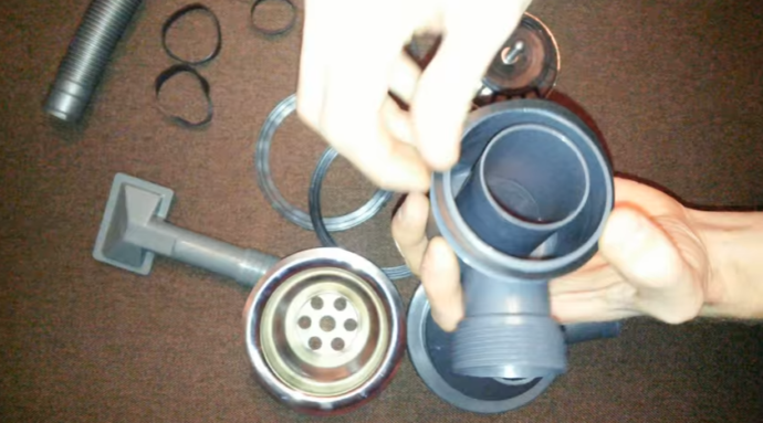 Надеваем уплотнитель на резьбу дна стакана