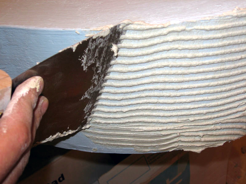 Нанесение клея