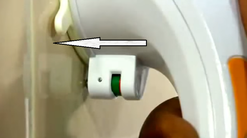 Нажмите на ручку