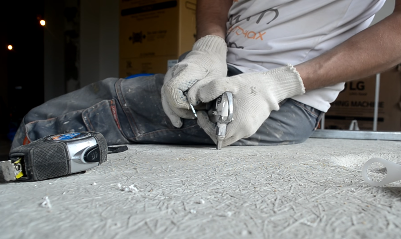 Нужно продуть отверстия