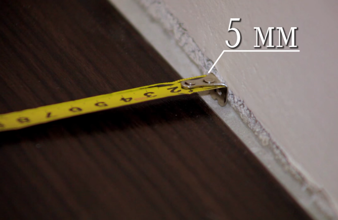 Оставьте зазор 5 мм
