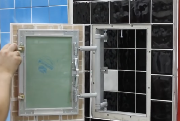 Откройте дверку и удалите излишки силикона с внутренней стороны конструкции