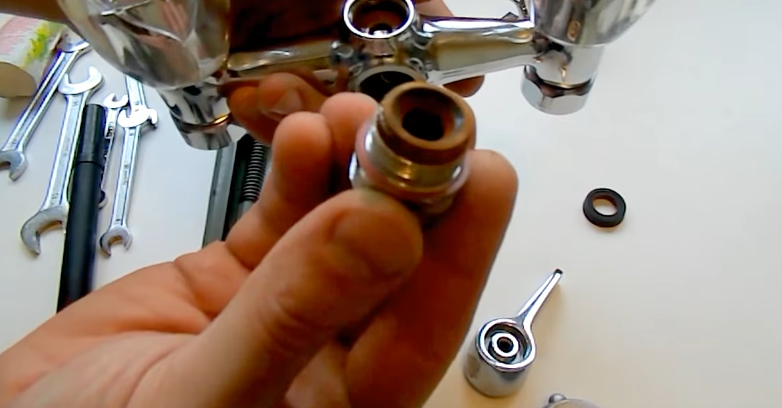 Открутили и вынули резьбу