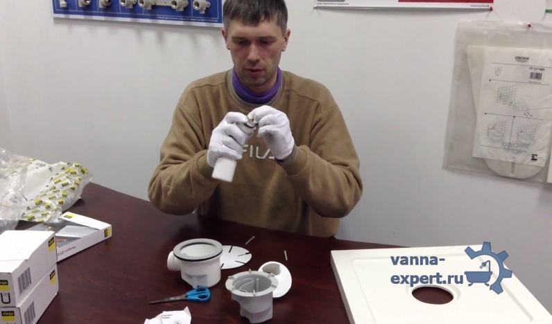 Патрубок подключения корпуса сифона к канализационной трубе