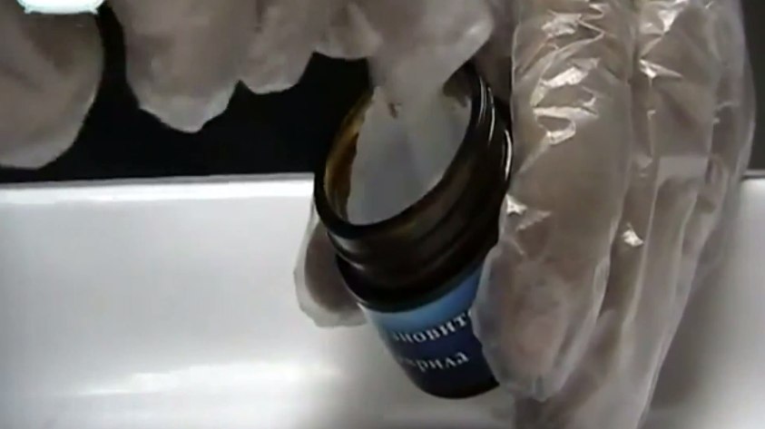 Перемешивание восстановителя акрила