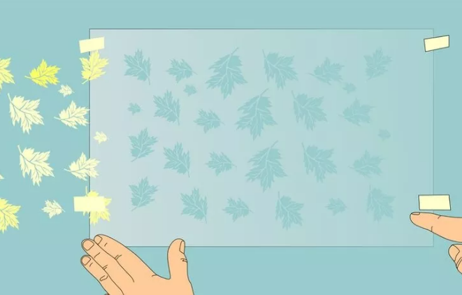 Переместите трафарет и продолжайте наносить рисунок на стены