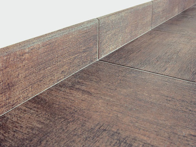 Плинтус напольный керамический