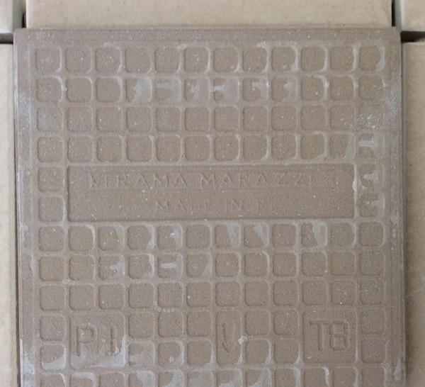 Плитка должна быть ровной