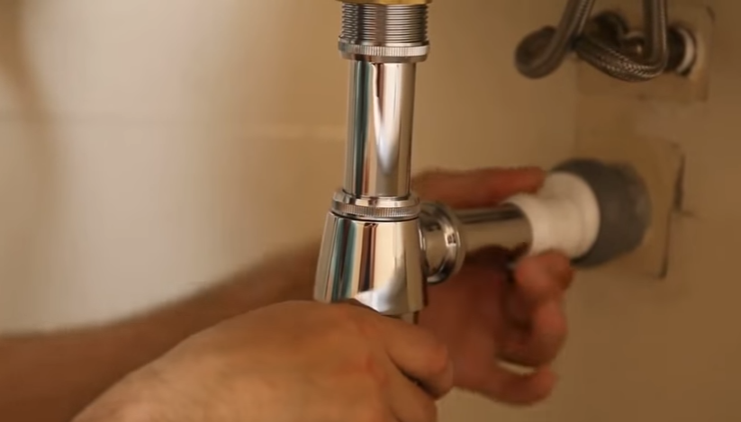 Плотно затягивате все гайки